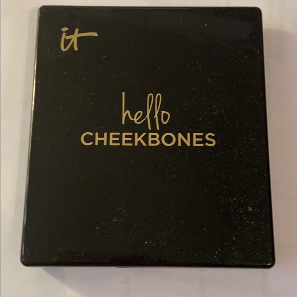 IT Cosmetics end Hello Cheekbones New